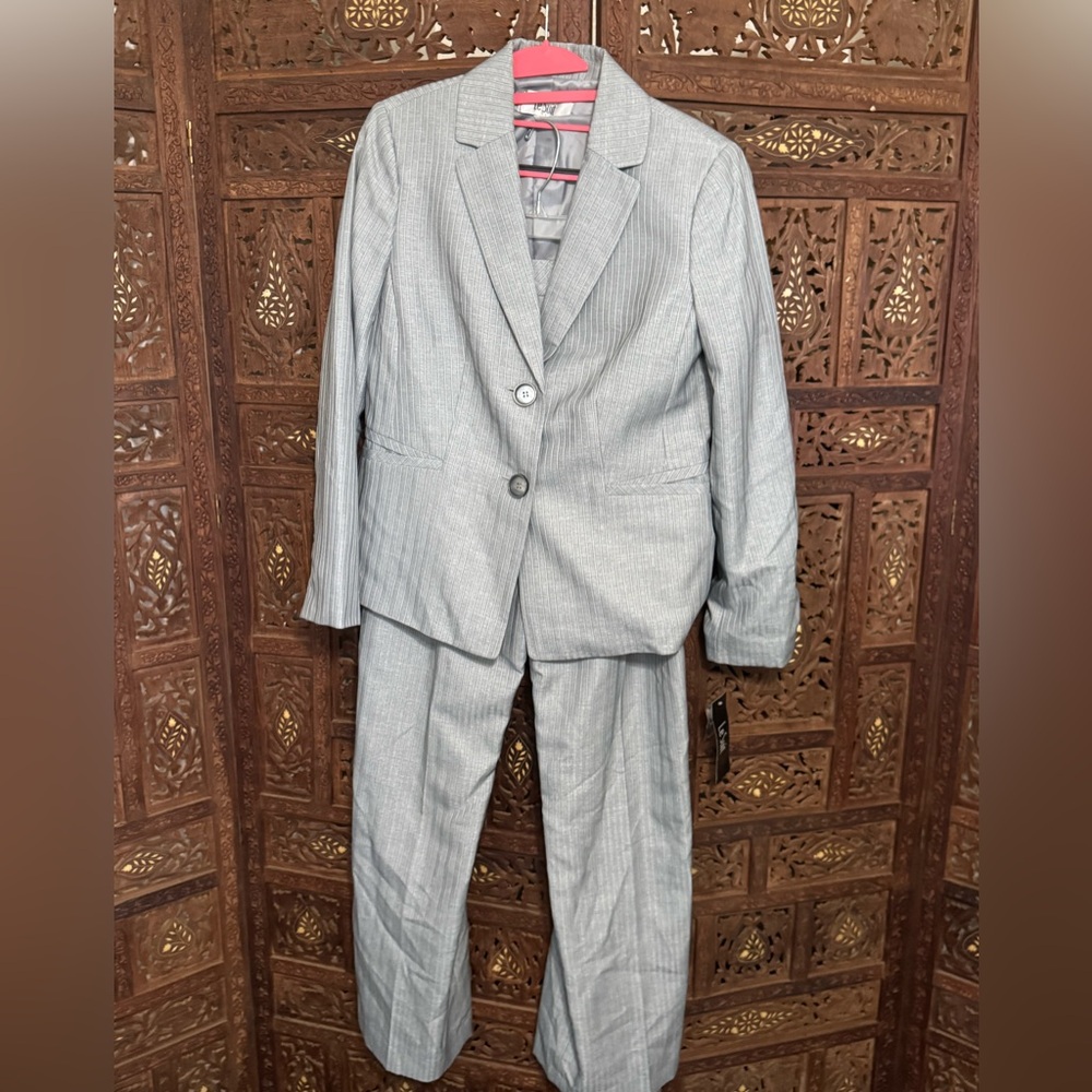 Le Suit Women's Gray Pinstripe Blazer and Pants 2 pc NWT Set